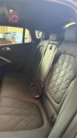 بی ئێم دەبڵیو X6